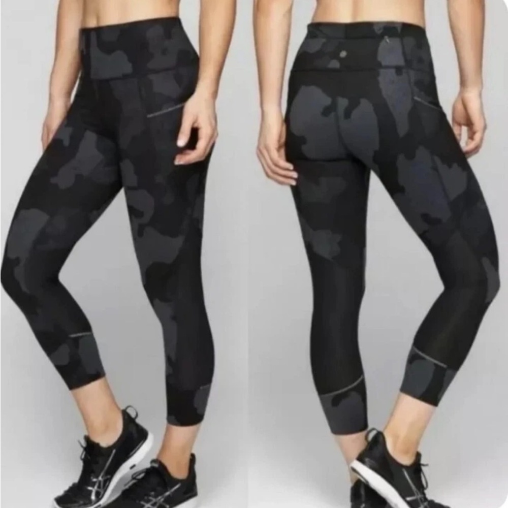 Athleta Small Reflective Black Grey Camo Relay Capri 2.0 870810 Womens Leggings